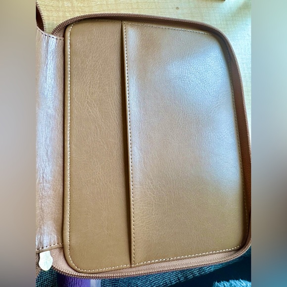 Minimalist Muji-Style Tan Leather Stationery Pouch - Picture 7 of 10